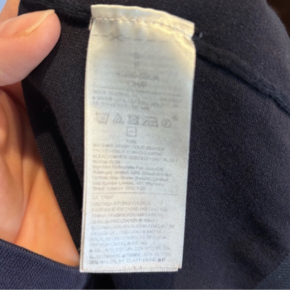 Banana Republic women’s sleeveless tank top in navy blue
Size small‎ . - Picture 9 of 9